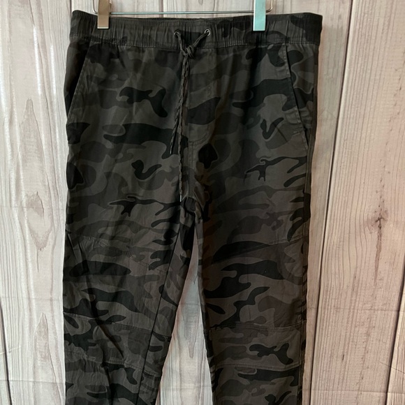 Split Men’s Camouflage Pants Size L - Picture 2 of 4